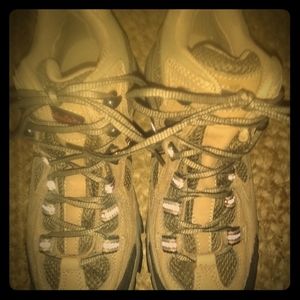 Cabela's hiking shoes waterproof 9